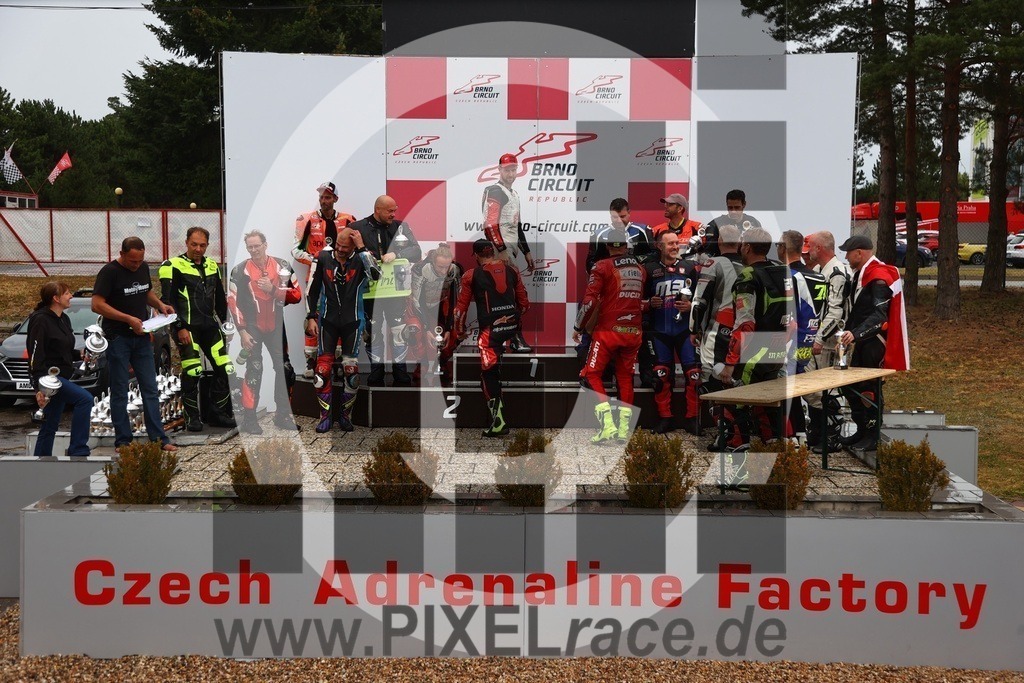 social-20250830_08259 | Schöne Erinnerungen an spannende Momente - das festzuhalten ist unser Job. PIXELrace.de ist seit 2003 auf den Rennstrecken Europas unterwegs um die Action draußen beim Fahren und die wunderbare Stimmung imm Fahrerlager für euch einzufangen.