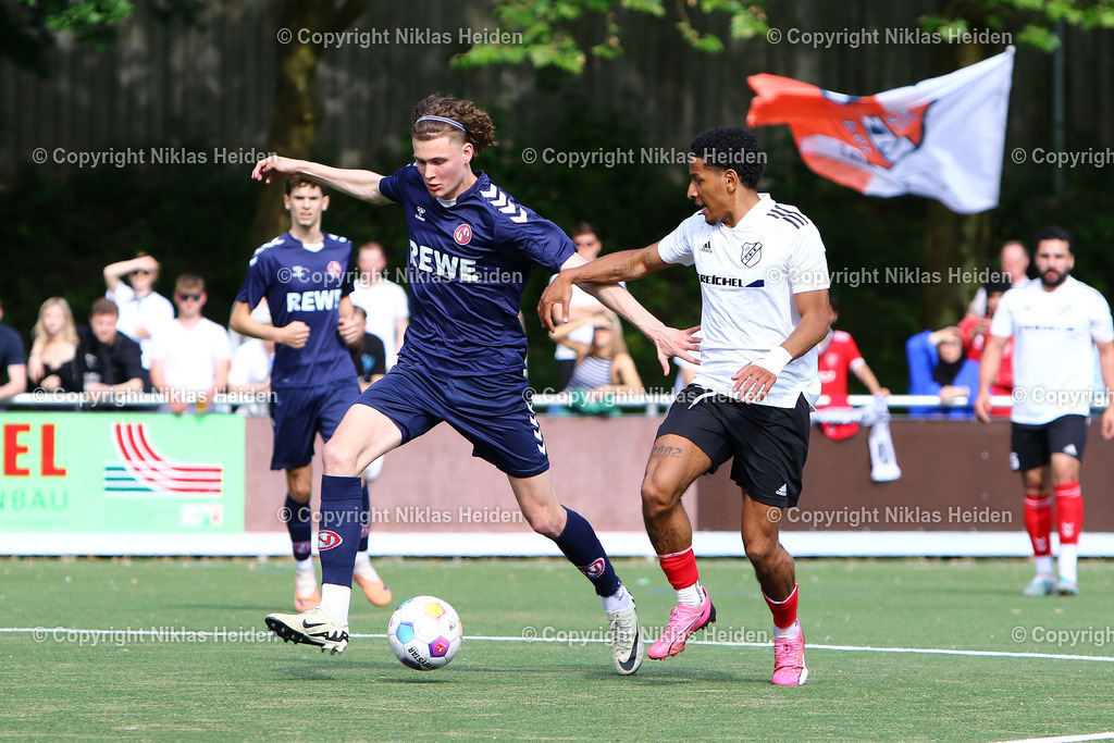 NH_FCEintrachtNorderstedtU23_FCVoranOhe_OberligaAufstiegsrunde_25052024 | #27 Dominik Limprecht (FC Eintracht Norderstedt U23), #10 Demirhan Aaron Brüning (FC Voran Ohe)

Fußball I Herren I Aufstiegsrunde Oberliga Hamburg I Saison 2023-2024 I Rückspiel I FC Eintracht Norderstedt U23 - FC Voran Ohe I 25.05.2024 I Sportplatz Garstedt
 - Realisiert mit Pictrs.com