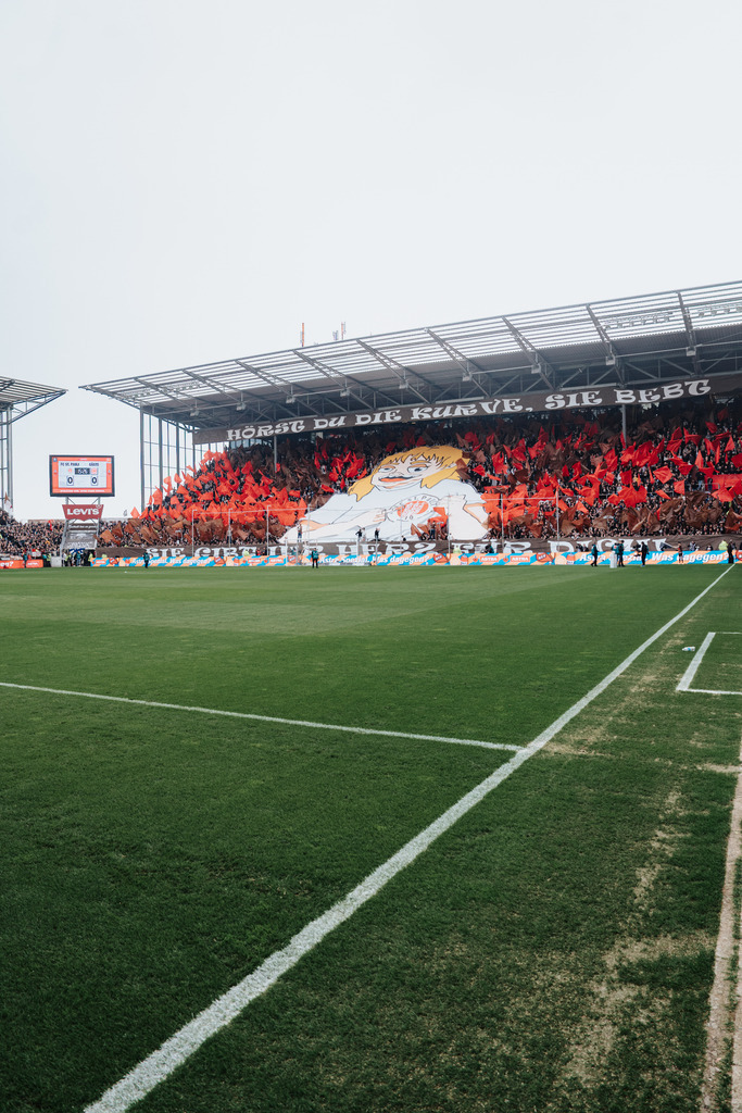 HEV07347 | Der offizielle Shop für FC St. Pauli Fotos. Wähle aus Spielszenen & Fanmomenten dein FCSP Wunschformat. Wir liefern Millerntor-Atmosphäre.