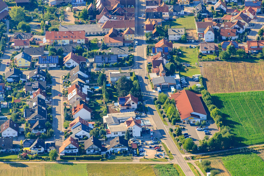 Luftbild: Netto in der Kirchstr in Hatzenbühl im Bundesland Rheinland-Pfalz in Deutschland.Foto: IMG_42575.jpg vom 27.06.2011 durch Werner Riehm/FLY-FOTO.deAuflösung des Originals: 4386 x 2924 px