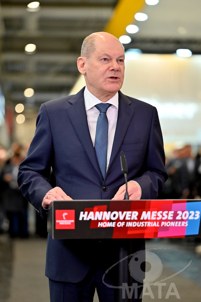 _DWA6521_k | Bundeskanzler Olaf Scholz (SPD) beim Eröffnungsrundgang der Hannover Messe 2023. Indonesien ist in diesem Jahr Partnerland der Hannover Messe. Hannover, 17.04.2023 - Realisiert mit Pictrs.com
