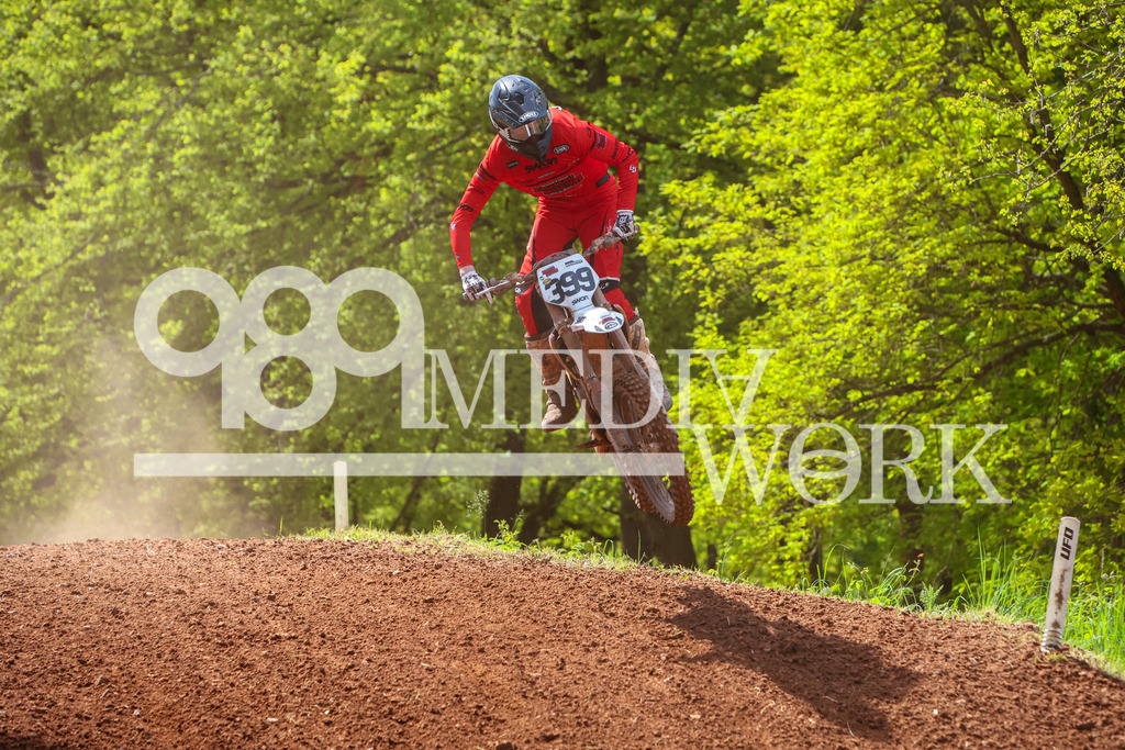5E6A2002 | 989 MEDIAWORK