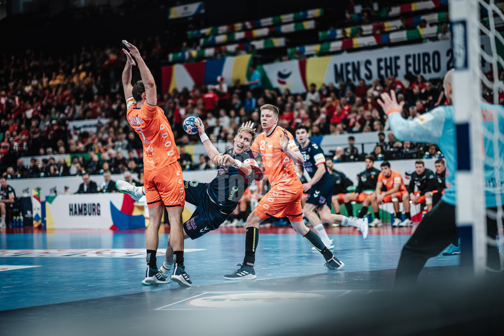 Handball | Herren | EHF EURO 2024 | European Championshop Men 2024 Final Tournament | Norwegen vs. Niederlande | 19.01.2024 | Magnus Gullerud (#21, Norwegen, NOR) beim Wurf aufs Tor