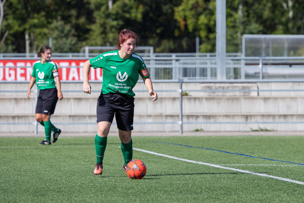 FCHSTE_250921_1596 | 1.FC Heidenheim 1846 II vs. TV Steinheim, Fußball, Frauen, Bezirksliga, 2025/2026, 2.Spieltag, 21.09.2025 in Heidenheim, Kunstrasen b. Voith-Arena West(Foto: Michael Bulling) - Realisiert mit Pictrs.com