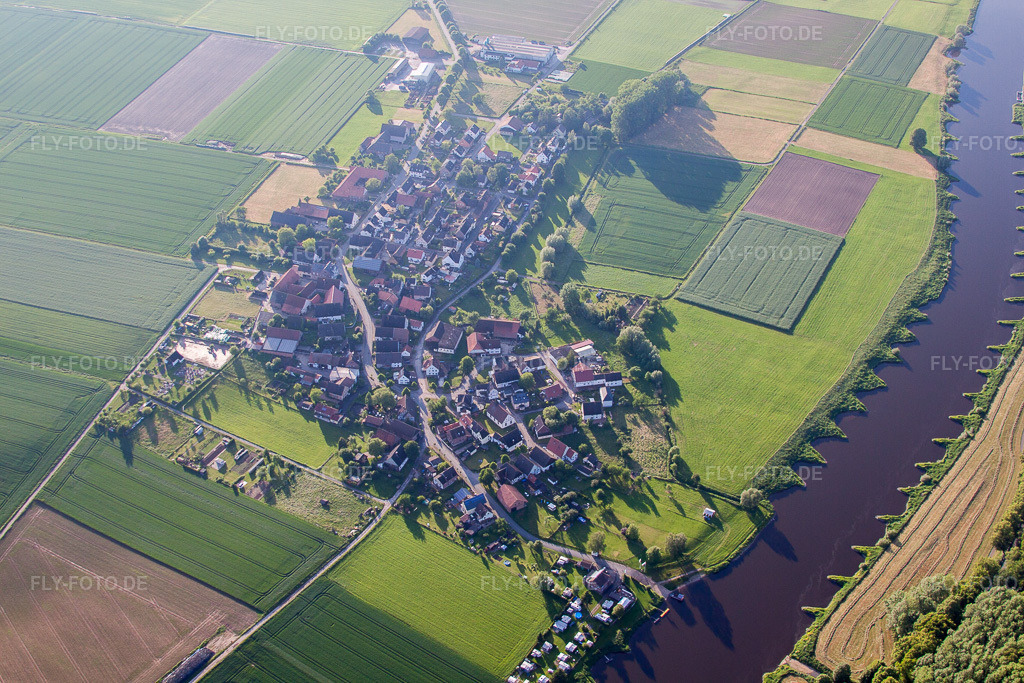 Luftbild: Fluß- Uferbereichen der Weser im Ortsteil Grave in Brevörde im Bundesland Niedersachsen in Deutschland. Foto: IMG_64982.jpg vom 23.05.2014 durch Werner Riehm/FLY-FOTO.de