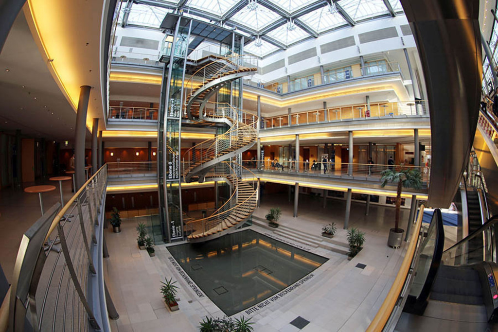 Foto: Leipzig - Congress Center Leipzig | Das Team hinter BILDLEXIKON LEIPZIG bündelt historische wie aktuelle Informationen über die Stadt Leipzig in Text und Bild auf einer Plattform und stellt diese der interessierten Öffentlichkeit zur Verfügung.