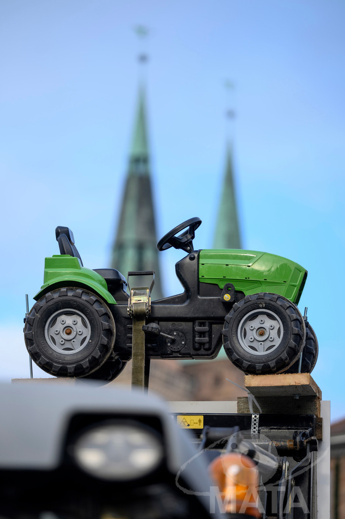 _DWA4406 | Bauerndemo gegen Agrarpolitik der Bundesregierung  auf dem Straße Obstmarkt und Hauptmarkt . Nürnberg, 08.01.2024 - Realisiert mit Pictrs.com