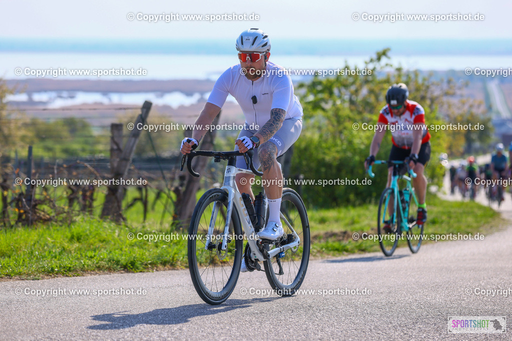 TRA_0616 | Neusiedlersee Radmarathon 2026@sportshot_your_pictrs #yourpictures#roadtowm2029 #nrm #neusiedlerseeradmarathon #neusiedlersee #neusiedlerseetourismus #burgenland #mörbisch #nrm26 #burgenlandtourismus #voglundco #poweredbyburgenlandtourismus #radsport #rad #marathon #ucigranfondo #visitburgenland #ucigranfondoworldseries