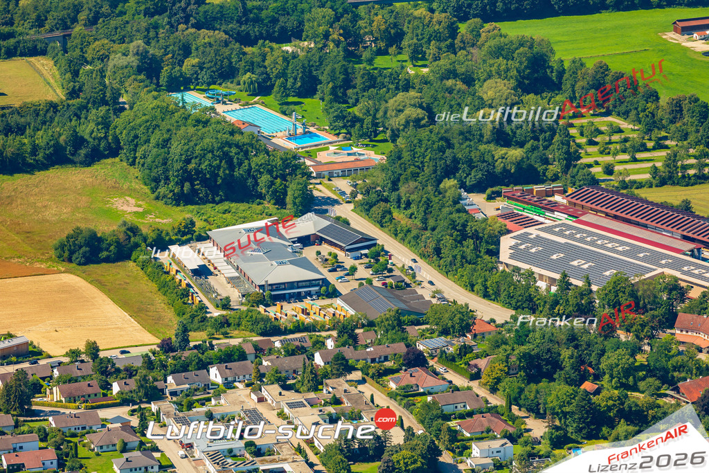 Luftaufnahme der Stadt Vilsbiburg - Die Luftaufnahme wurde 2025 vom UL-Flugzeug heraus erstellt ( keine Drohne ) - Hochauflösende Luftaufnahme - für professionelle Ausdrucke geeignet. Die Geschenkidee !Mit Lizenz und Bildrechte bestellbar