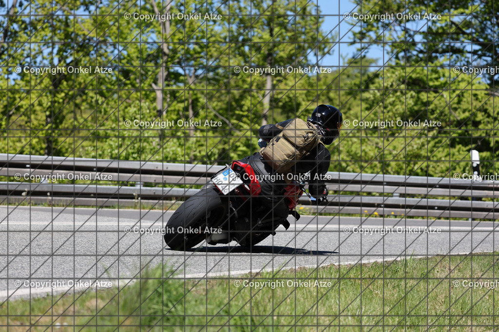 IMG_9845 | Fotograf am Kyffhäuser. Onkel Atze. Kyffhäuser Rennstrecke. Café36. Motorsportfotografie. - Realisiert mit Pictrs.com