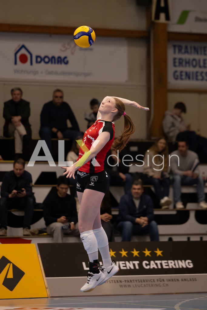 Volleyball I Frauen I Saison 2025-2026 I Volleyball NLA | Women I Round 16 I VC Kanti Schaffhausen - Viteos NUC I 31.01.2026 | 3 Sydney Cole (USA) (VC Kanti Schaffhausen) – Pass / Zuspiel - Realisiert mit Pictrs.com