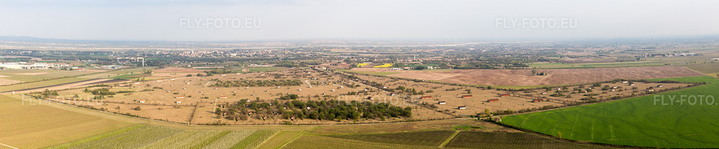 Vue aérienne: Panorama à Il Cristo dans le département Frioul-Vénétie Julienne, Italie – .Photo: IMG_098775-Pano.jpg prise le 07/04/2017 par Werner Riehm/FLY-FOTO.eu – Résolution de l'original: 14877 x 3097 px