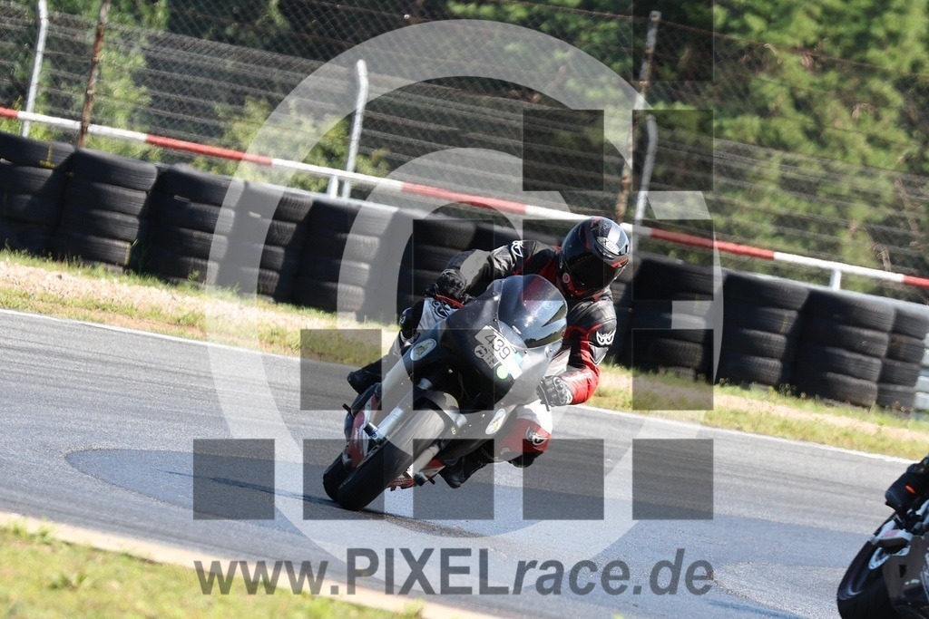 0439-20240715_10651 | Schöne Erinnerungen an spannende Momente - das festzuhalten ist unser Job. PIXELrace.de ist seit 2003 auf den Rennstrecken Europas unterwegs um die Action draußen beim Fahren und die wunderbare Stimmung imm Fahrerlager für euch einzufangen.