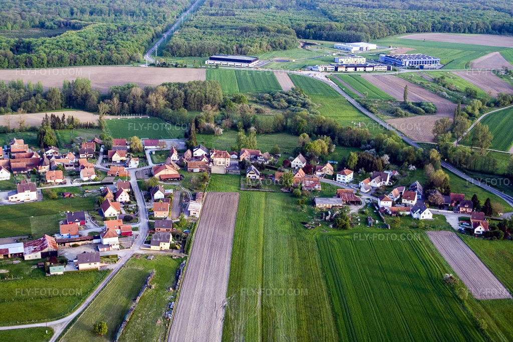 Aerial view: Village view in Walbourg in the state Bas-Rhin, France. – Photo: IMG_10677.jpg taken on 05/04/2008 by Werner Riehm/FLY-FOTO.com – Resolution of the original: 3325 x 2217 px