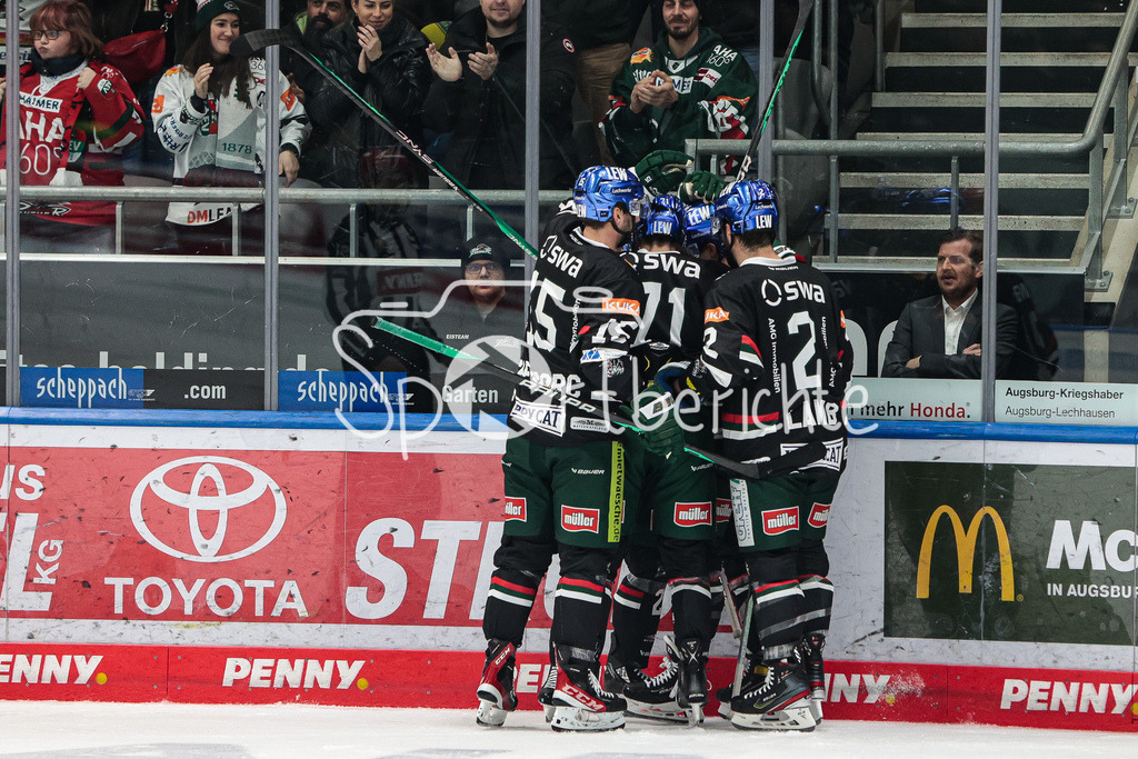 Augsburger Panther - Nürnberg ICE Tigers | TOR fuer Augsburg - der Jubel nach dem Treffer zum 2-2 durch David STIELER (AEV #21)