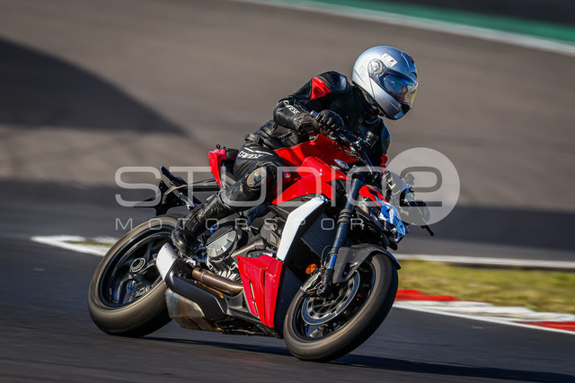 0762-260526NBR-004_762 | Deine Full-Service-Agentur für ✔️Videoproduktionen und ✔️Motorsportfotografie Jetzt Angebot anfragen!