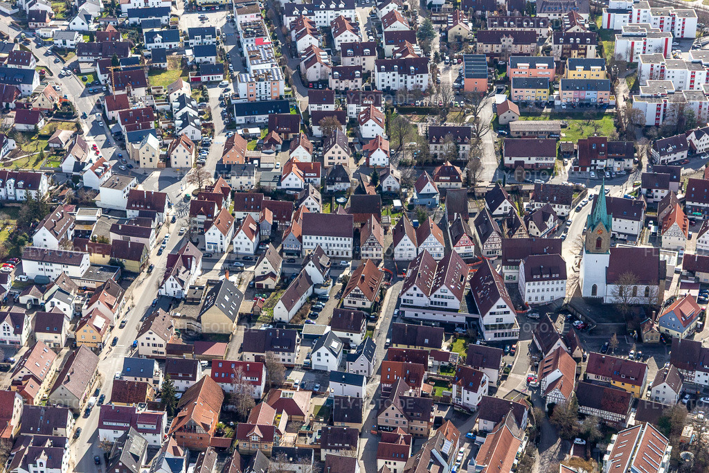 Luftbild: Petruskirche und Hindenburgstr in Renningen im Bundesland Baden-Württemberg in Deutschland. Foto: IMG_125011.jpg vom 20.02.2021 durch Werner Riehm/FLY-FOTO.de