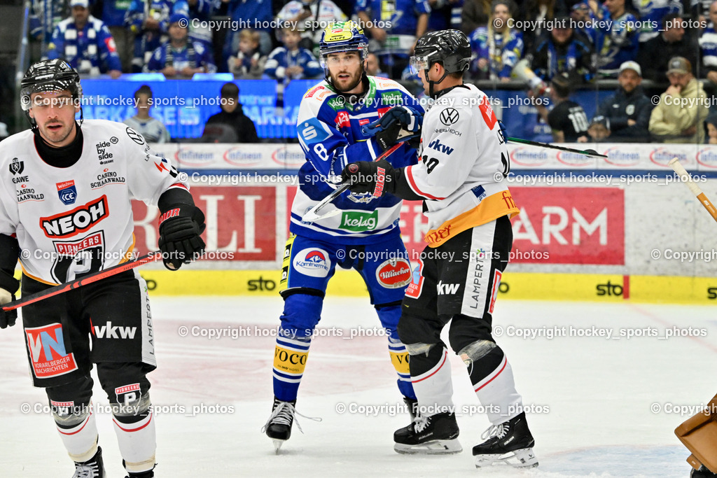 EC IDM Wärmepumpen VSV vs. Pioneers Vorarlberg | #8 Maximilian Rebernig EC VSV, #10 Roni Allen Pioneers Vorarlberg, #12 Cole Gallant Pioneers Vorarlberg, EC IDM Wärmepumpen VSV vs. Pioneers Vorarlberg, EC IDM WÄRMEPUMPEN VSV vs. Pioneers Vorarlberg am 03.10.2025 in Villach (Stadthalle Villach), Austria, (Photo by Bernd Stefan)