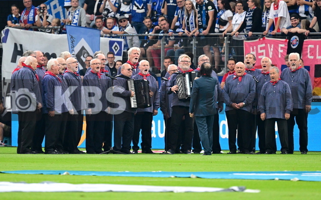 KBS Picture_HSV-HerthaBSC_018 | Chor der Hamburger Goldkehlchen Sangen im Volksparkstadion ,Sportplatz :  Volksparkstadion, - Realisiert mit Pictrs.com