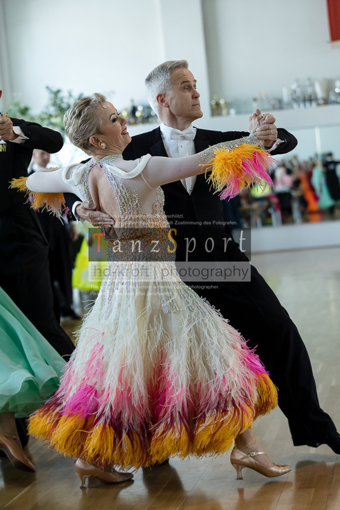 20240525_RL-Masters3-Std_4570 | Tanzsportbilder, Standardtanz, Lateintanz, WDSF, DTV, LTVB, dancecomp, goc, hessen tanzt, blaues band der spree, walzer, tango, wiener walzer, slowfox, quickstepp, samba, rumba, cha-cha-cha, paso doble. jive, hd-kroft photography, turniertanzsport