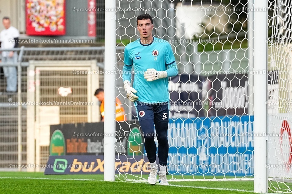 xYDR28092501165 | 28.09.2025, xydrx, Fußball, 3.Liga, Viktoria Köln - VFL Osnabrück, Saison 2025 2026, Sportpark Höhenberg: Arne Schulz (Viktoria Köln #27)  DFB regulations prohibit any use of photographs as image sequences and or quasi-video.