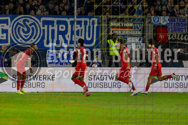 MSV Duisburg vs Rot-Weiss Essen - 3. Liga | Duisburg, Deutschland, 26.10.25:   Ramien Safi (Rot-Weiss Essen) Torjubel, jubelt nach seinem Treffer zum 1:1 waehrend des Spiels der 3. Liga MSV Duisburg vs Rot-Weiss Essen in der schauinsland-reisen-arena(Foto von Brauer-Fotoagentur / Adrian Schlueter)