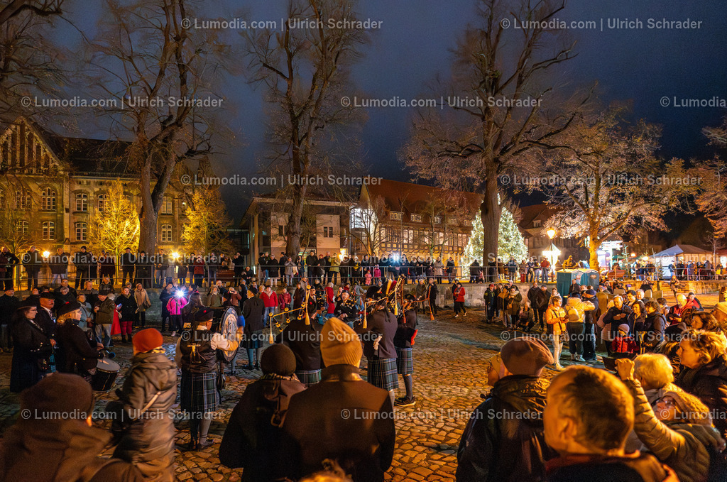 10049-13920 - Advent in den Höfen in Halberstadt | Stockfoto und Bilderpool mit Bildmaterial aus Deutschland, dem Harz, Halberstadt, Quedlinburg, Wernigerode und weltweit. Qualitativ hochwertige und professionelle Fotos anschauen und kaufen. - Realisiert mit Pictrs.com