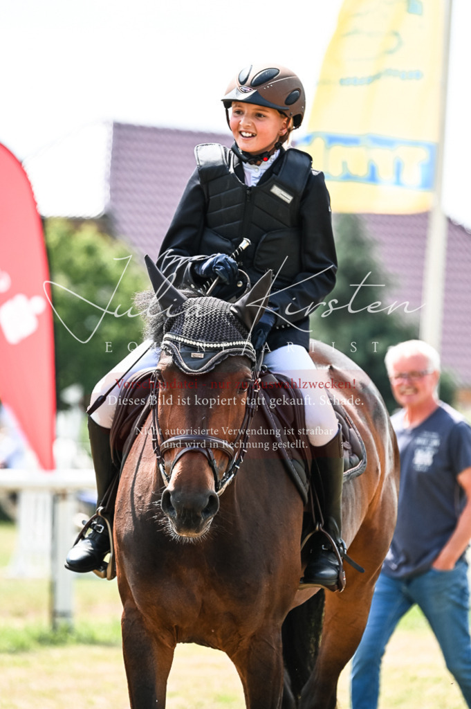 DSC_9278 | Pferde- und Turnierfotografie in Westsachsen. Pferdeportraits, Auftragszeichnungen und intuitive Kunst.