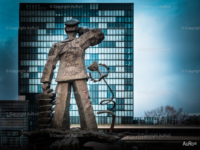 Hans Albers Düsseldorf Medienhafen | AuRo® Services - Realisiert mit Pictrs.com
