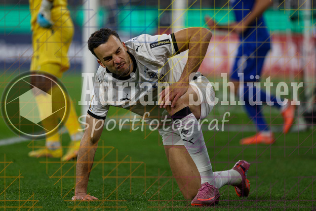 Borussia Mönchengladbach vs Karlsruher SC - DFB-Pokal 2. Runde | Mönchengladbach, Deutschland, 28.10.25:   Haris Tabakovic (Borussia Mönchengladbach) gestikuliert, Gestik waehrend des Spiels der DFB-Pokal 2. Runde zwischen Borussia Mönchengladbach vs Karlsruher SC im Stadion im Borussia Park(Foto von Brauer-Fotoagentur / Adrian Schlueter)