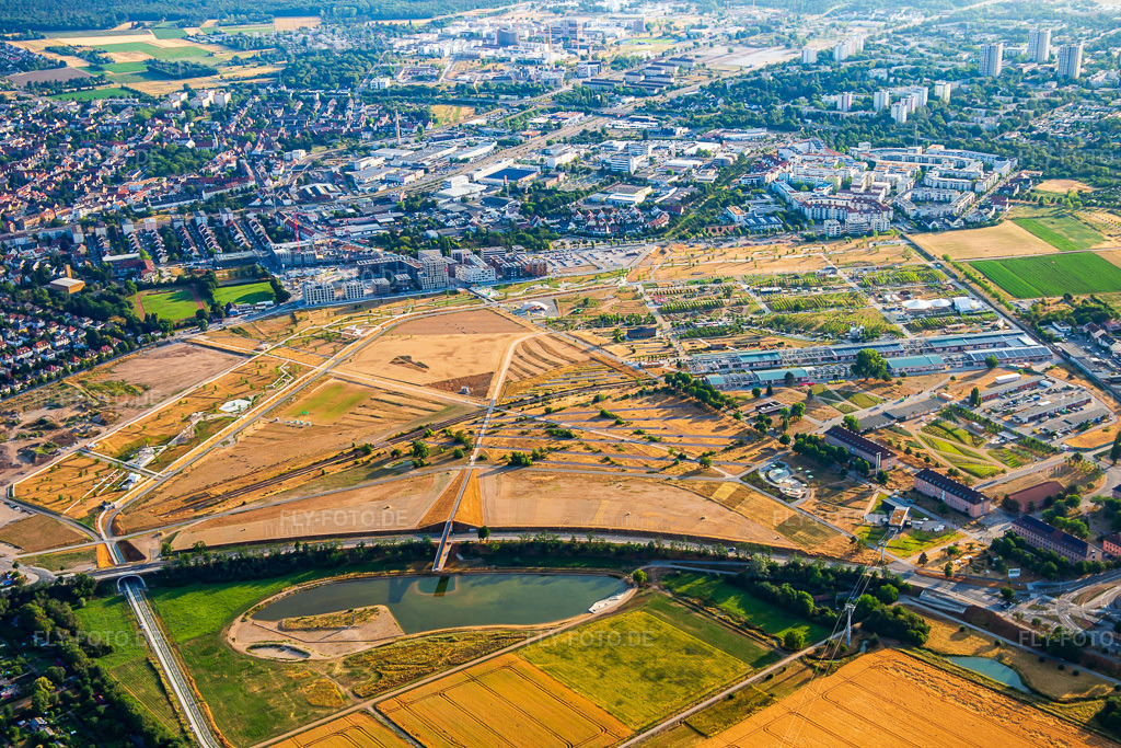 Luftbild: Spinelli-Park hinter dem BUGA23 See der Bundesgartenschau Mannheim BUGA 2023 https://www.buga23.de/ im Ortsteil Feudenheim in Mannheim im Bundesland Baden-Württemberg in Deutschland.Foto: IMG_136921.jpg vom 24.06.2023 durch Werner Riehm/FLY-FOTO.deAuflösung des Originals: 4667 x 3111 px