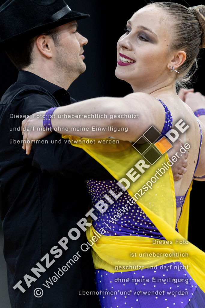 20240310-01051 | Hier finden Sie Tanz Bilder vom Latein und Standard Formationen tanzen. Sportbilder vom Tanzsport. Schöne Fotos und von Weltmeisterschaft, Europameisterschaft, Bundesliga, Regionalliga, Oberliga und Landesliga sowie von GOC Stuttgart, DanceComp, WM Bremen