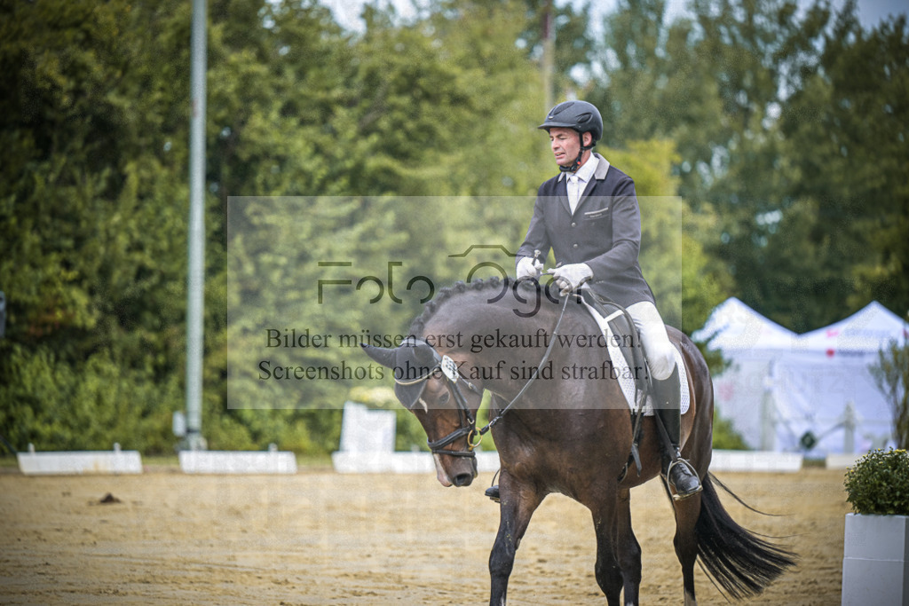 DOS_1310 | Entdecke hochwertige Reitturnierfotos von Foto Oger. Professionell, emotional und authentisch – jetzt Lieblingsmomente im Shop bestellen.Deutschlandweite Turnierfotografie. - Realisiert mit Pictrs.com