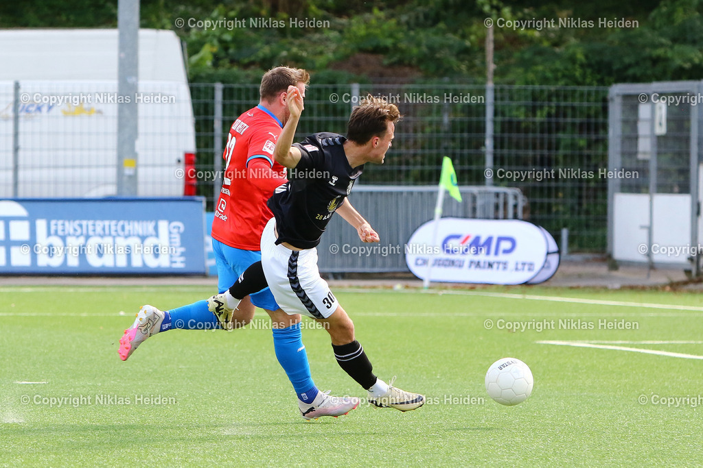 NH_Teutonia05_SVDrochtersenAssel_RegionalligaNord_15092024 | #30 Nick Gutmann (Teutonia 05), #12 Nico Von Der Reith (SV Drochtersen/Assel)Fußball I Herren I Regionalliga Nord I Saison 2024-2025 I 9. Spieltag I Teutonia 05 - SV Drochtersen/Assel I 15.09.2024 I Stadion Hoheluft
