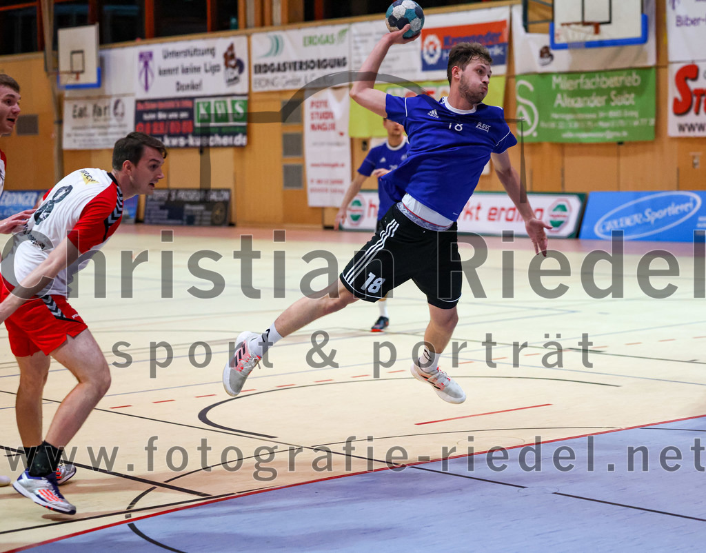 2022-10-08_069_SpVgg_Altenerding_gegen_ASV_Dachau | Erding, Deutschland, 08.10.2022:
Handball, Bezirksoberliga Männer 2022 / 2023, 4. Spieltag, SpVgg Altenerding gegen ASV Dachau, Endergebnis: 23:23

Quirin Huber (SpVgg Altenerding, #8), Moritz Deichl (ASV Dachau, #18)

Foto: Christian Riedel / fotografie-riedel.net