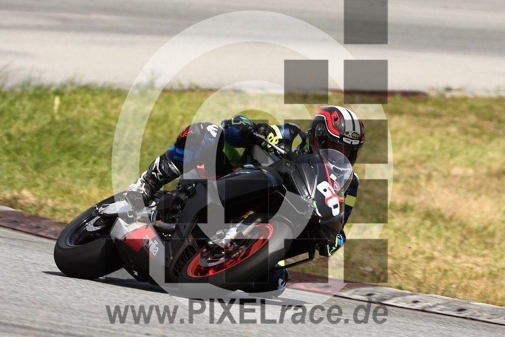 0060-20250705_11123 | Schöne Erinnerungen an spannende Momente - das festzuhalten ist unser Job. PIXELrace.de ist seit 2003 auf den Rennstrecken Europas unterwegs um die Action draußen beim Fahren und die wunderbare Stimmung imm Fahrerlager für euch einzufangen.