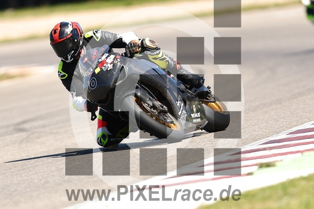 0010-20260423_01087 | Schöne Erinnerungen an spannende Momente - das festzuhalten ist unser Job. PIXELrace.de ist seit 2003 auf den Rennstrecken Europas unterwegs um die Action draußen beim Fahren und die wunderbare Stimmung imm Fahrerlager für euch einzufangen.