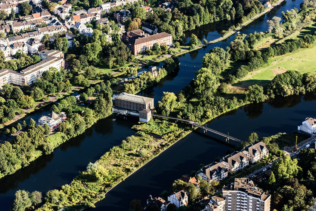 dr_0013383.jpg | MüLHEIM AN DER RUHR 06.09.2016 Fluß - Brückenbauwerk Kassenbergbrücke zur Überquerung der Ruhr in Mülheim an der Ruhr im Bundesland Nordrhein-Westfalen. // River - bridge construction Kassenbergbruecke crossing the ruhr river in Muelheim on the Ruhr in the state North Rhine-Westphalia. Foto: Daniel Reiter