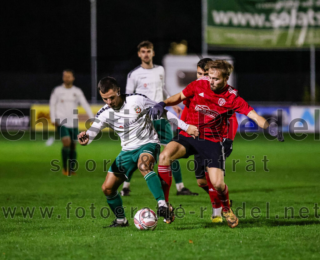 2023-11-17_020_FC_Schwaig_gegen_SpVgg_Feldmoching | Oberding, Deutschland, 17.11.2023:
Fußball, Landesliga Südost 2023 / 2024, 21. Spieltag, FC Schwaig gegen SpVgg Feldmoching, Endergebnis: 1:1

Vincent Sommer (FC Schwaig, #10), Mario Ljubicic (SpVgg Feldmoching, #16)

Foto: Christian Riedel / fotografie-riedel.net