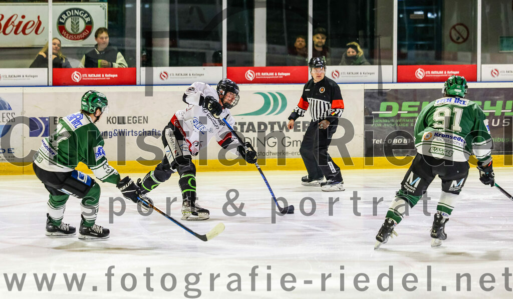2023-11-12_011_TSV_Erding_gegen_EHC_Koenigsbrunn | Erding, Deutschland, 12.11.2023:
Eishockey, Bayernliga Vorrunde 2023 / 2024, 9. Spieltag, TSV Erding gegen EHC Königsbrunn, Endergebnis: 3:2

Thomas Matheson (Erding Gladiators, #37), Rudolf Lorenz (Erding Gladiators, #91)

Foto: Christian Riedel / fotografie-riedel.net