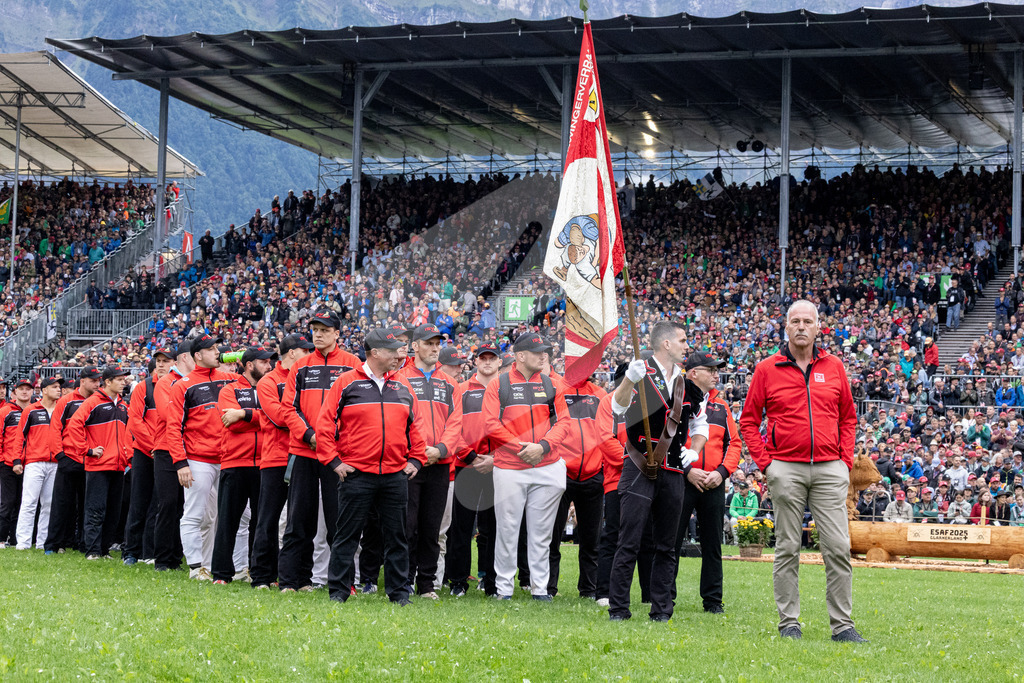 ESAF2025_Einzug_4352 | Die Schwinger des Schwyzer Kantonalen Schwingerverbandes: Fotos, die Dynamik und Leidenschaft festhalten, sowie emotionale Momente aus dem traditionellen Schwingsport zeigen. - Realisiert mit Pictrs.com