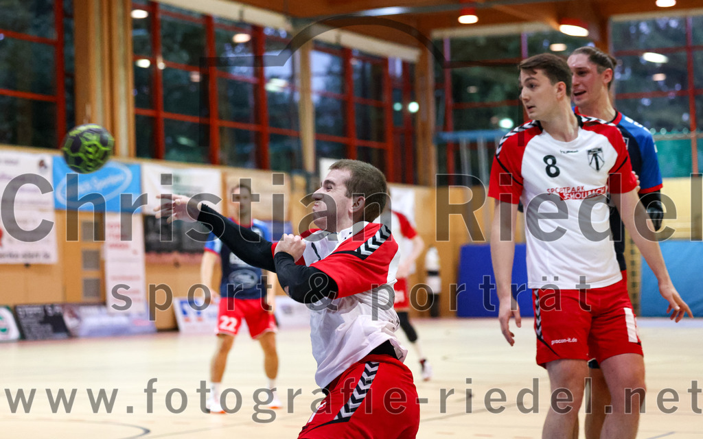 2022-09-24_049_SpVgg_Altenerding_gegen_HSG_Freising-Neufahrn | Erding, Deutschland, 24.09.2022:
Handball, Bezirksoberliga Männer 2022 / 2023, 2. Spieltag, SpVgg Altenerding gegen HSG Freising-Neufahrn, Endergebnis: 18:26

Joseph Wyhnalek (SpVgg Altenerding, #11), Quirin Huber (SpVgg Altenerding, #8)

Foto: Christian Riedel / fotografie-riedel.net