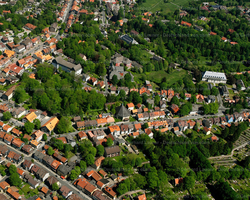 2638511 | CLAUSTHAL-ZELLERFELD 09.06.2006 Ortsansicht der Straßen und Häuser der Wohngebiete in Clausthal-Zellerfeld im Bundesland Niedersachsen, Deutschland // Town View of the streets and houses of the residential areas in Clausthal-Zellerfeld in the state Lower Saxony, Germany Foto: Gerhard Launer