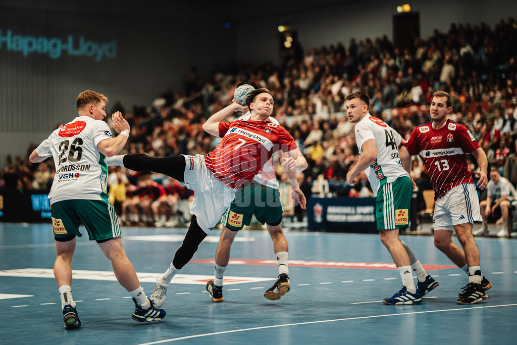 Handball | Männer | Saison 2024/2025 | DAIKIN Handball-Bundesliga | 8. Spieltag || Handball Sport Verein Hamburg vs. TSV Hannover-Burgdorf | 24.10.2024 | Leif Tissier (#7, Handball Sport Verein Hamburg) beim Wurf aufs Tor