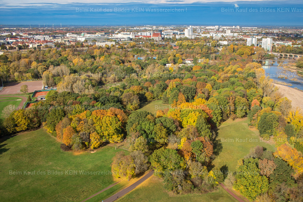 Magdeburg_Stadtpark_Bäume-5819 | Diese Luftaufnahme gehört zu einer umfangreichen Sammlung weiterer Luftbilder aus Magdeburg. Sie zeigt die Landeshauptstadt aus einer außergewöhnlichen Perspektive und ergänzt die schönsten Ansichten um viele weitere interessante Motive. Selbstverständlich können auch diese Luftbilder als Download oder hochwertiges Wandbild erworben werden.
 - Realisiert mit Pictrs.com