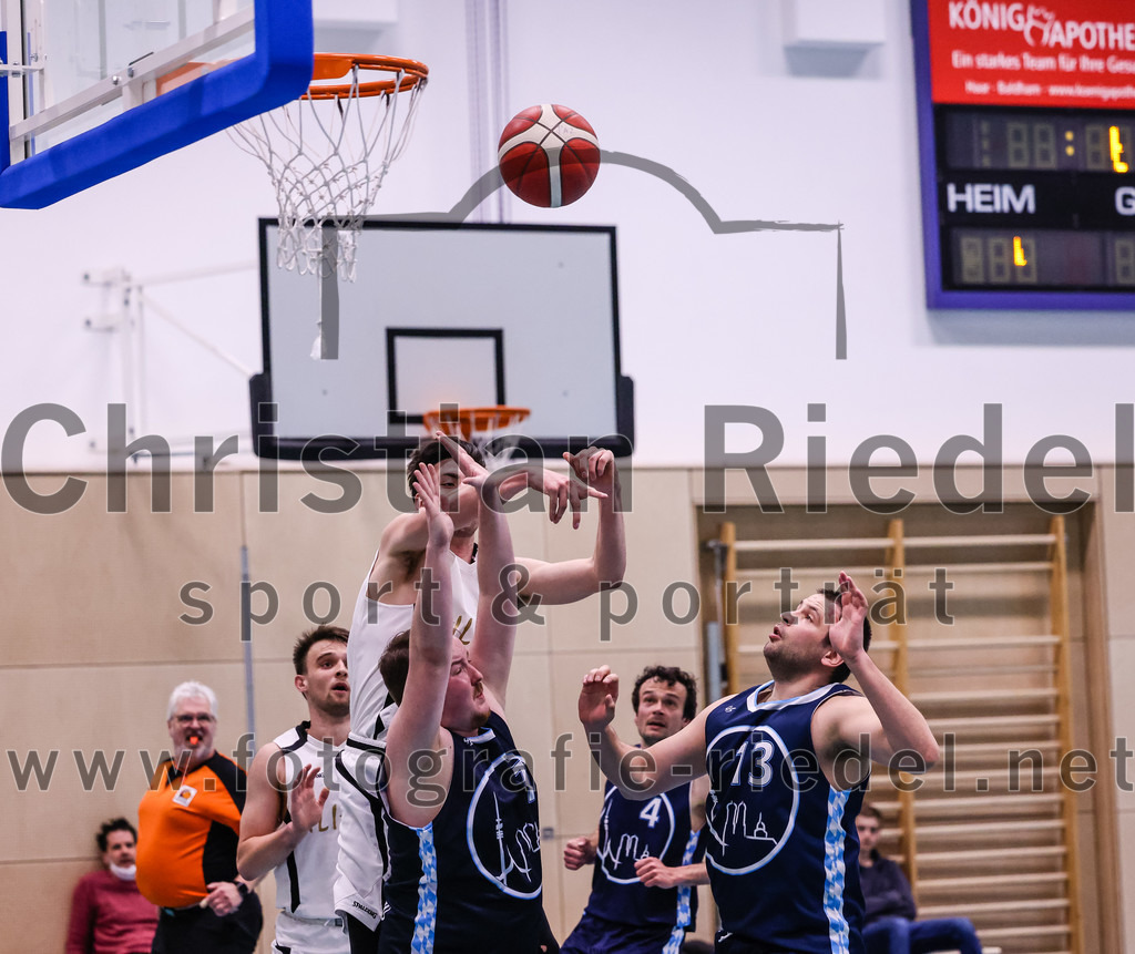 2022-04-03_100_TSV_Vaterstetten_gegen_SV_Weissblau-Allianz_Muenchen | Vaterstetten, Deutschland, 03.04.2022:
Basketball, Bezirksoberliga Herren 2021 / 2022, 14. Spieltag, TSV Vaterstetten gegen SV Weißblau-Allianz München, Endergebnis: 86:54

Maximilian Tscherwen (SV Weißblau-Allianz München, #7), Peter Fabian Klemm (SV Weißblau-Allianz München, #13)

Foto: Christian Riedel / fotografie-riedel.net