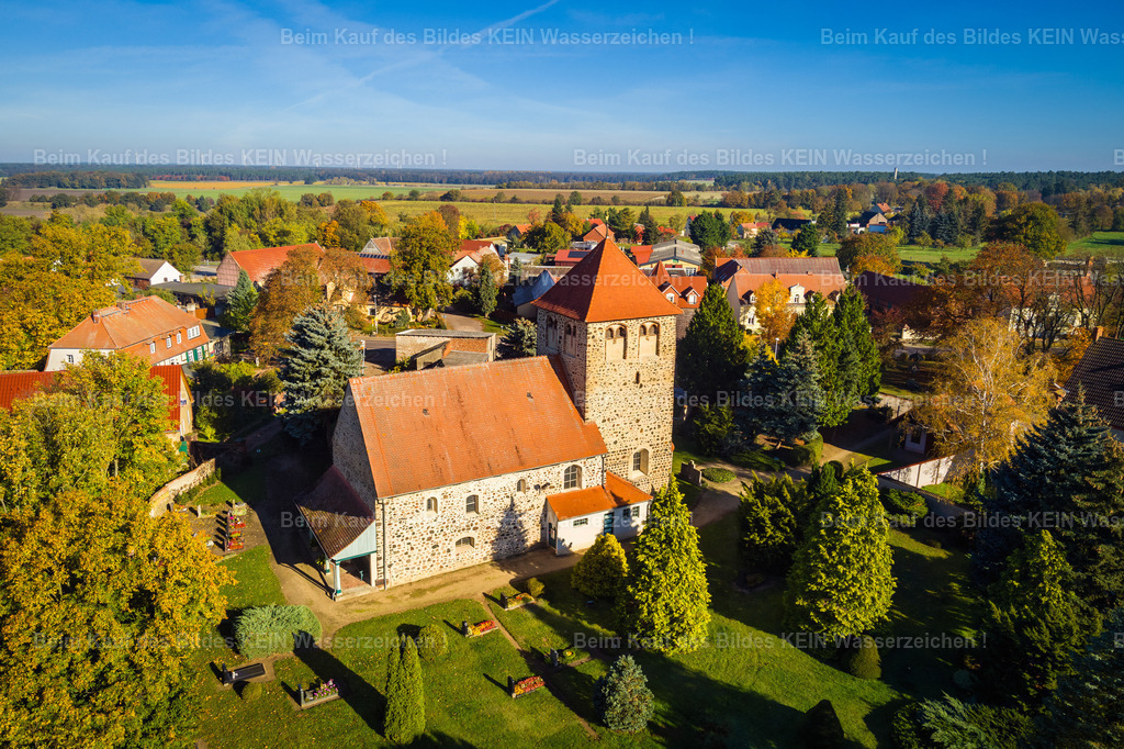 Hohenseeden_Kirche_Jerichower_Land-2 | Kirche in Hohenseeden im Herbst - Realisiert mit Pictrs.com