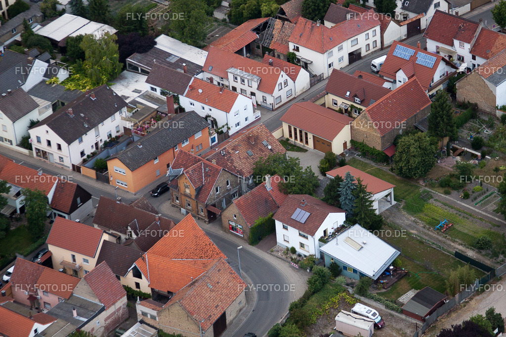 Ortsansicht | Luftbild: Ortsansicht im Ortsteil Bobenheim in Bobenheim-Roxheim im Bundesland Rheinland-Pfalz in Deutschland. Foto: IMG_69096.jpg vom 24.06.2014 durch Werner Riehm/FLY-FOTO.de - Realisiert mit Pictrs.com
