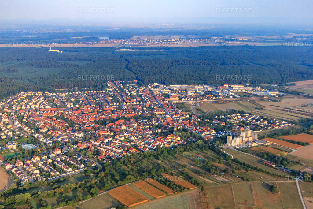 Luftbild: Ortsansicht von Osten im Ortsteil Friedrichstal in Stutensee im Bundesland Baden-Württemberg in Deutschland. Foto: IMG_52779.jpg vom 05.09.2012 durch Werner Riehm/FLY-FOTO.deAuflösung des Originals: 4752 x 3168 px