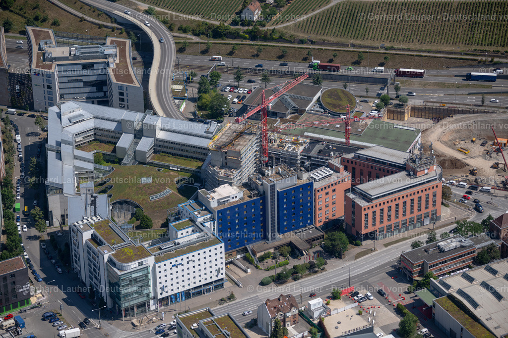 4034723 | STUTTGART 22.07.2020 Neubau- Hochhaus- Baustelle der Hotelanlage an der Leitzstraße im Ortsteil Feuerbach-Ost in Stuttgart im Bundesland Baden-Württemberg, Deutschland. Weiterführende Informationen bei: AVONIA Real Estate GmbH,  Köster GmbH,  OSWA Finanzdienstleistung und Immobilien GmbH,  the niu Hotels. // New construction high-rise construction site the hotel complex on Leitzstrasse in the district Feuerbach-Ost in Stuttgart in the state Baden-Wurttemberg, Germany. Further information at: AVONIA Real Estate GmbH,  Koester GmbH,  OSWA Finanzdienstleistung und Immobilien GmbH,  the niu Hotels. Foto: Gerhard Launer